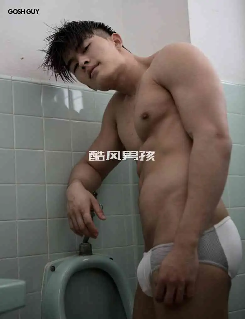 GOSH GUY NO.04 孤单浴室 | 写真